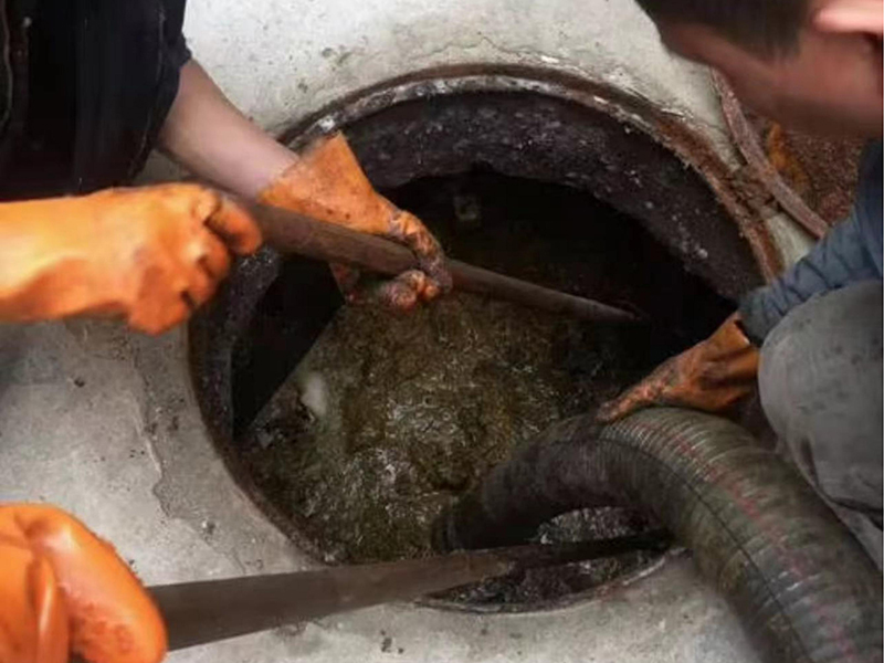 武陵清理化粪池时如何避免沼气的危害?